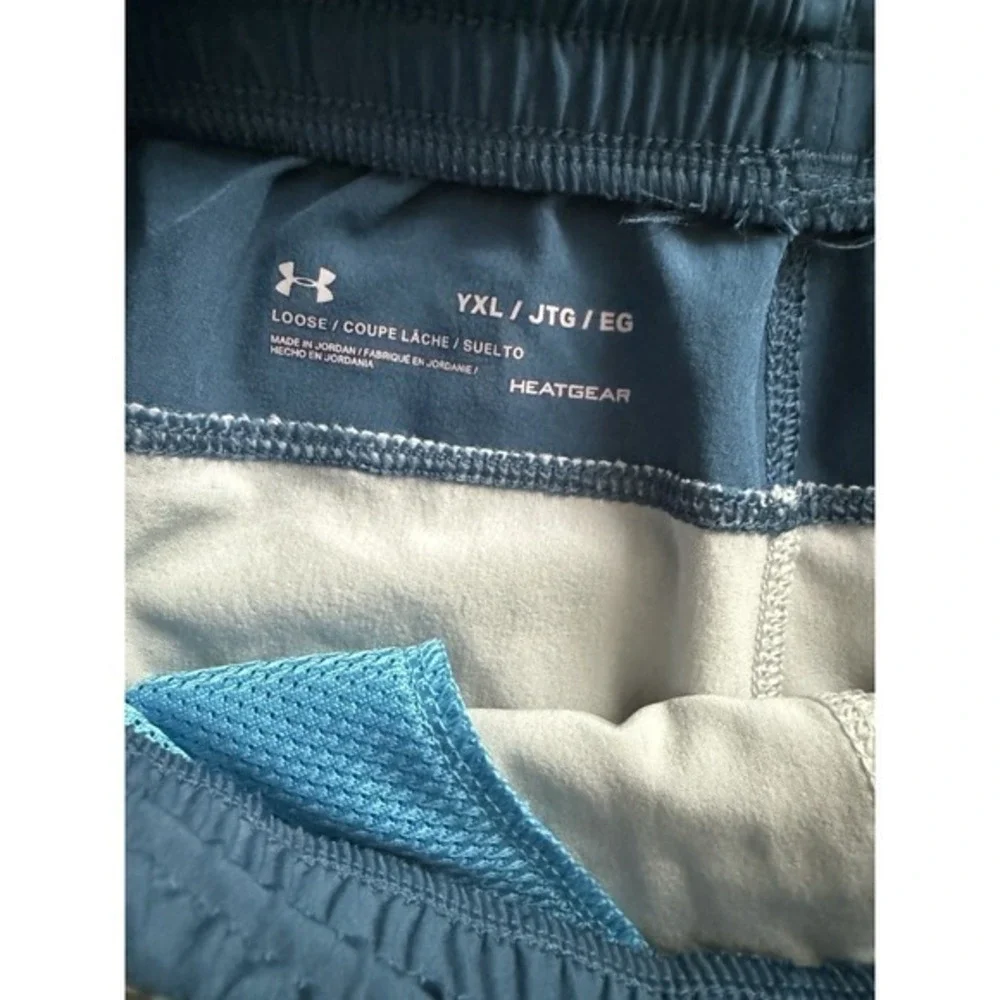 Under Armour Boys Youth XL Bundle of 2‎ Shorts
